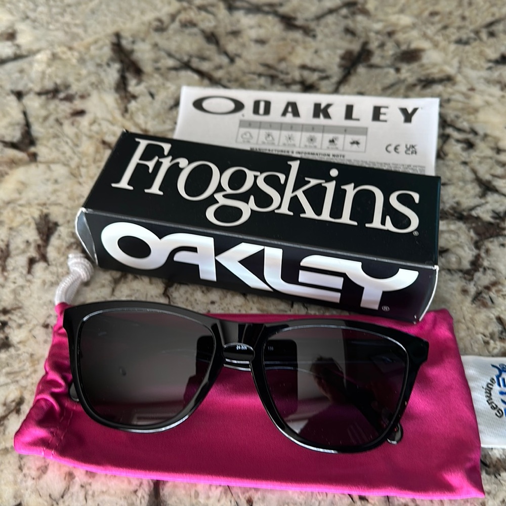 Oakley Frogskins NEW